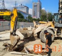 插骚逼网站高温下的坚守｜道路建设者用汗水铺就畅通路